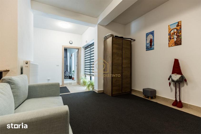 Casă cu 6 camere cu Teren 1295 Mp în Central