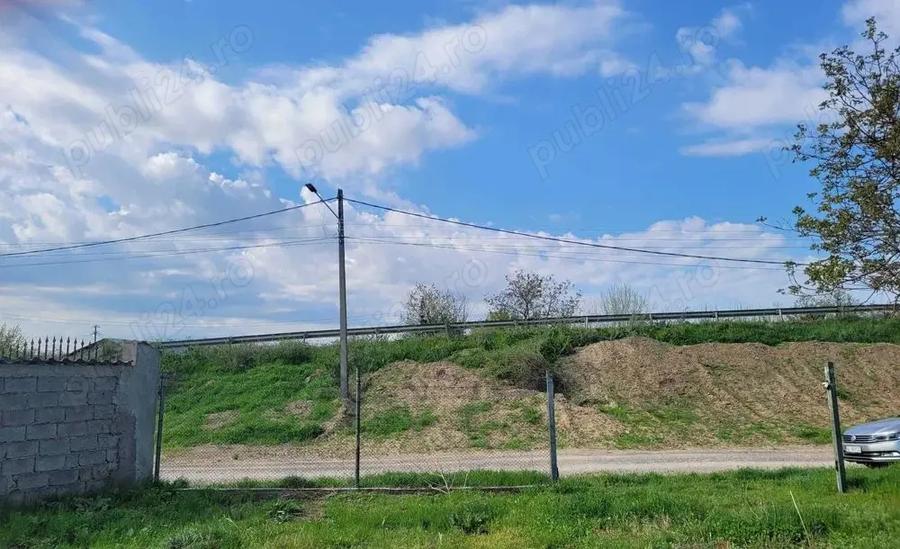 Teren de 2300 mp, în Hanu Conachi