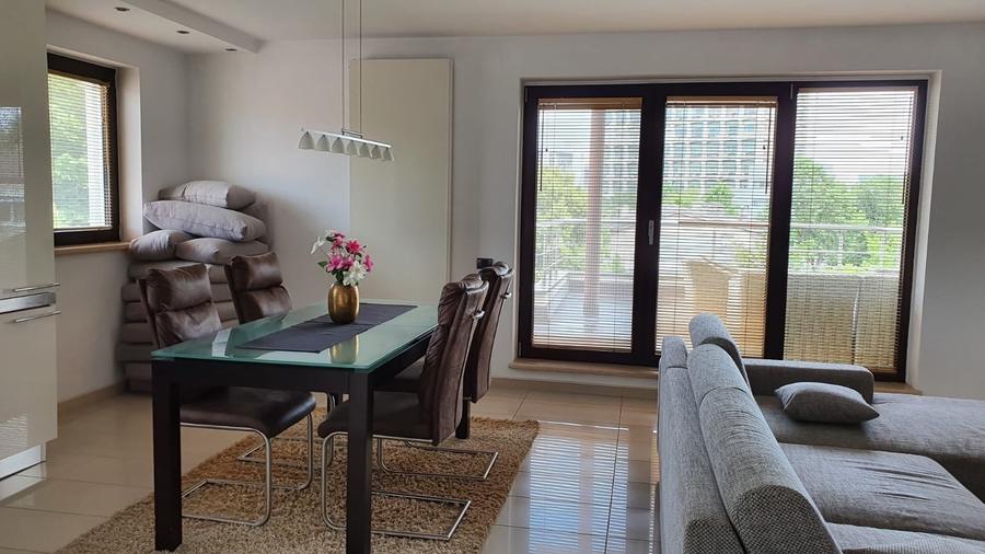 Apartament cu 3 camere în Aviatorilor