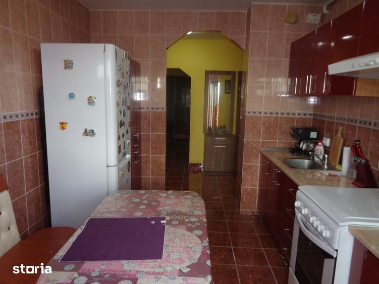 Apartament cu 3 camere decomandat în Bujac