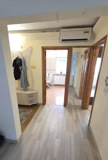 Apartament cu 4 camere decomandat, mobilat în Casa de Cultură