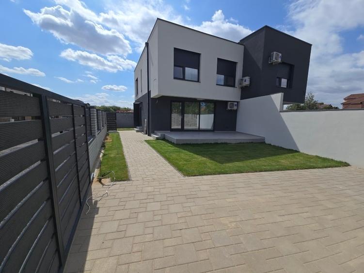 Duplex cu 3 camere cu Canalizare în Ghiroda