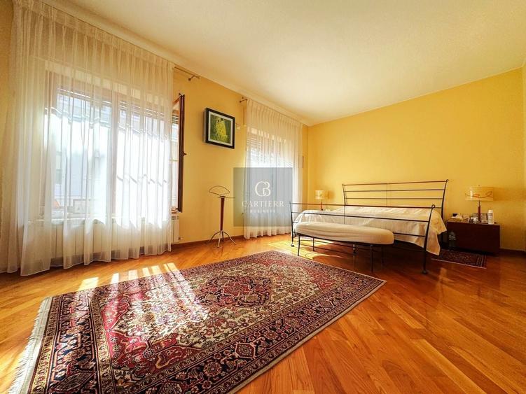 Apartament cu 10 camere decomandat în P-ța Dorobanți