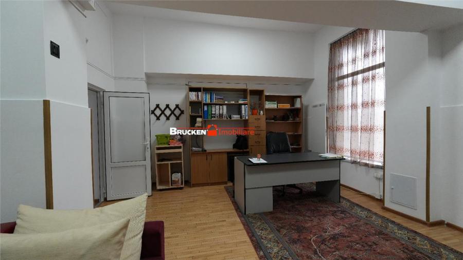 Spațiu comercial, de 232 mp, în Central