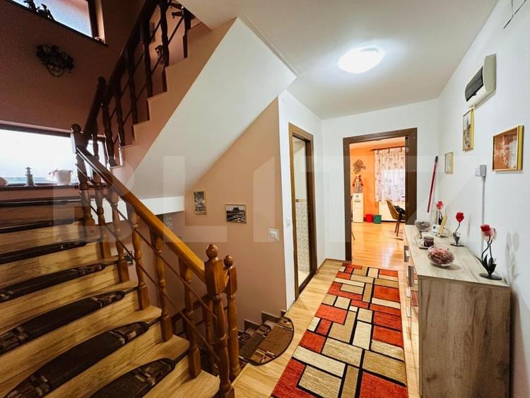 Casă individuală cu 6 camere cu Canalizare în Stupini