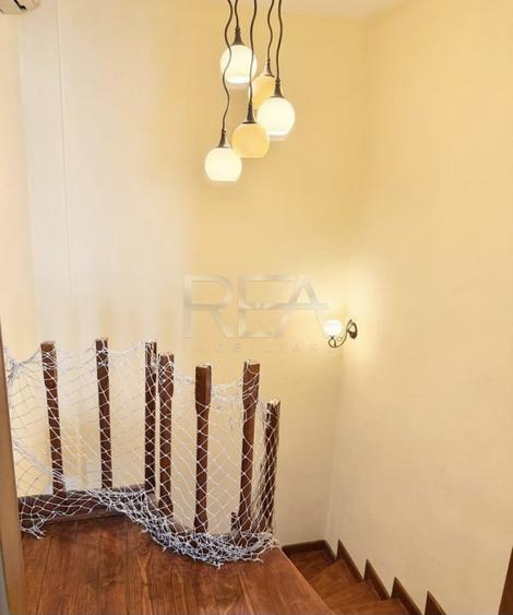 Apartament cu 4 camere decomandat, mobilat în P-ța Unirii