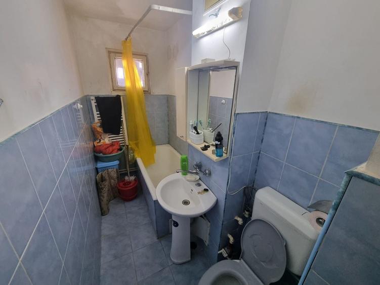 Apartament cu 3 camere semidecomandat, mobilat în Km 4-5