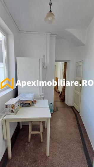Apartament cu 5 camere decomandat, mobilat în Unirii