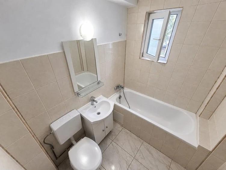 Apartament cu 2 camere decomandat în Podu Roș
