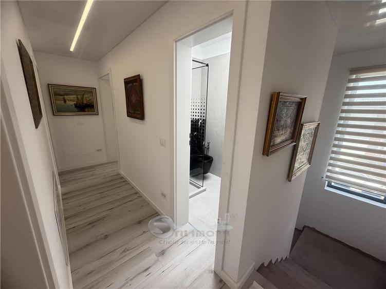 Duplex cu 4 camere cu Canalizare în Valea Adâncă
