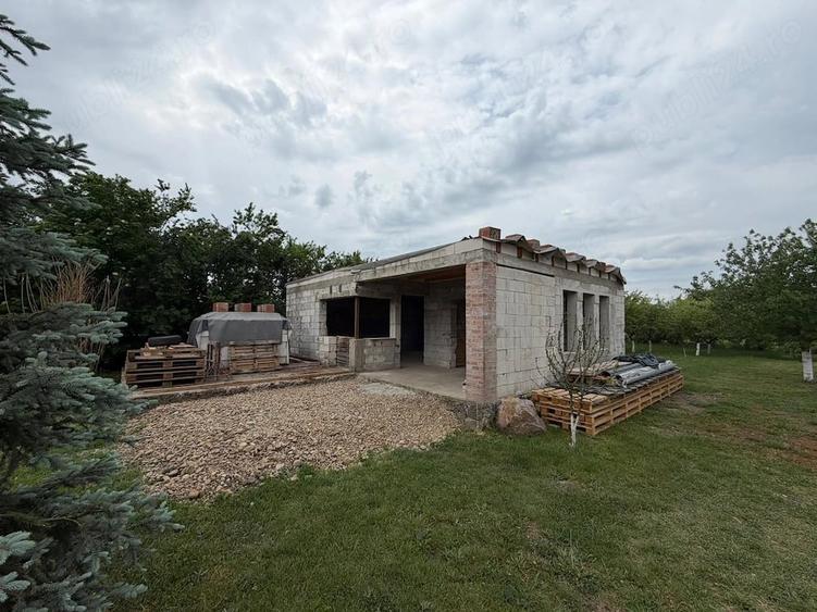 Casă cu Teren 1018 Mp în Inand