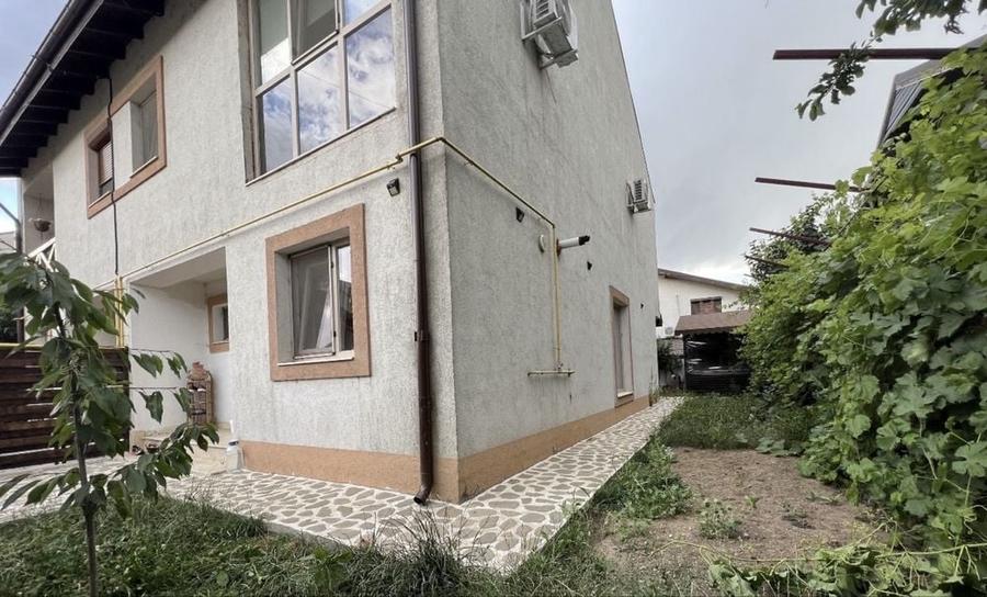 Casă cu 3 camere cu Teren 250 Mp în Berceni