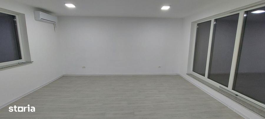 Casă cu 7 camere cu Teren 300 Mp în Odăile
