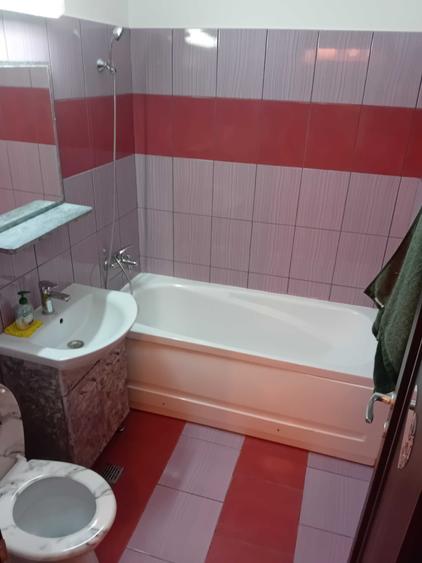 Garsonieră decomandată în Titan