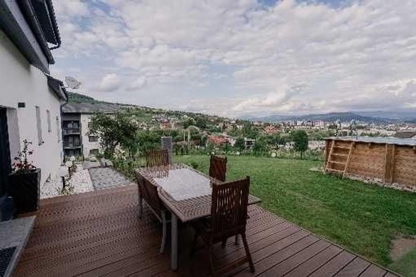 Casă cu 4 camere în Central