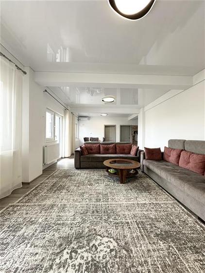 Apartament cu 3 camere semidecomandat, mobilat în Nord