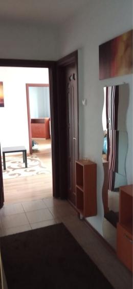 Apartament cu 2 camere semidecomandat în Podu Roș