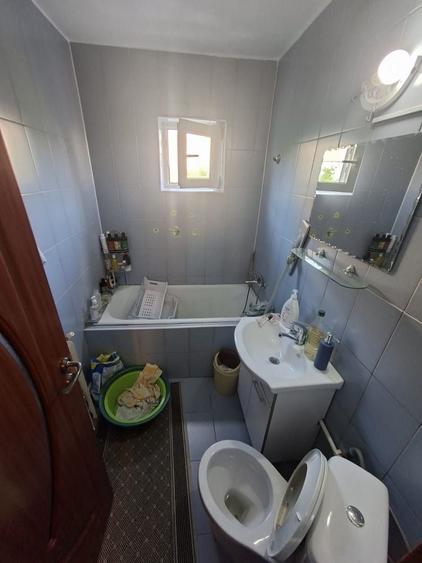 Apartament cu 3 camere semidecomandat în Dacia