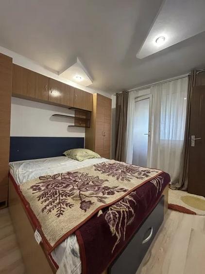 Apartament cu 3 camere semidecomandat, mobilat în Alexandru cel Bun