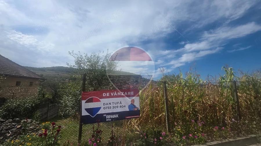 Teren de 1103 mp, în Sud