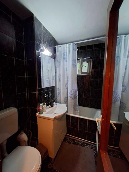 Apartament cu 3 camere decomandat în Exterior Vest