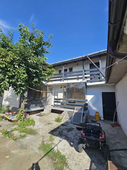 De vanzare in Roman!!2 case din caramida in aceiasi curte! - 5