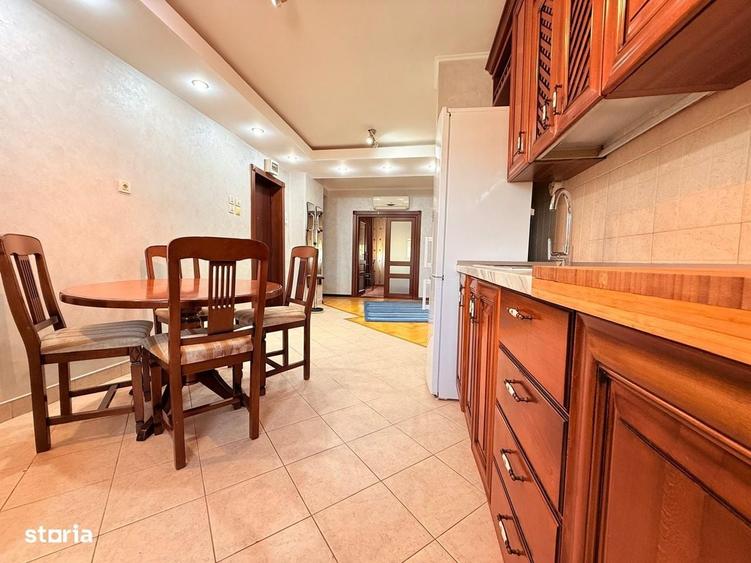 Apartament cu 4 camere decomandat în Palat