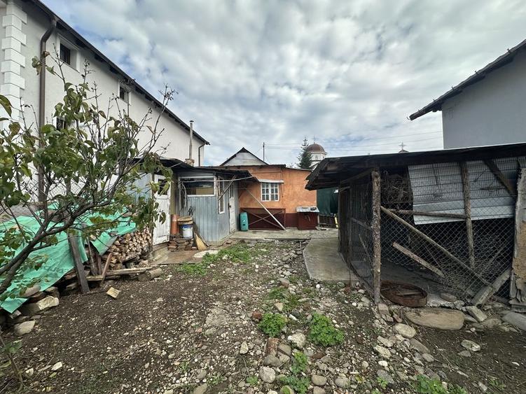 Casă cu 3 camere în Cocoșești
