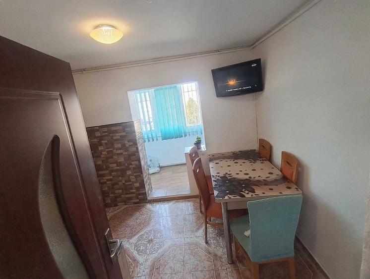 Apartament cu 3 camere decomandat în Cetate