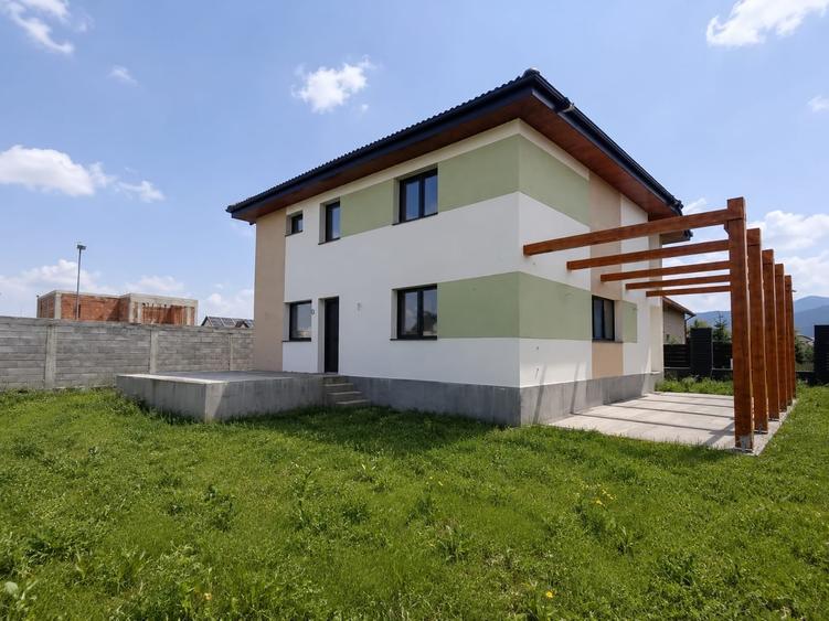 Casă individuală cu 3 camere cu Canalizare în Cristian