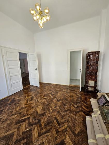 Casă individuală cu 3 camere cu Canalizare în Central