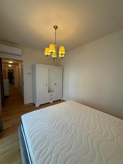 Apartament cu 4 camere decomandat, mobilat în Băneasa