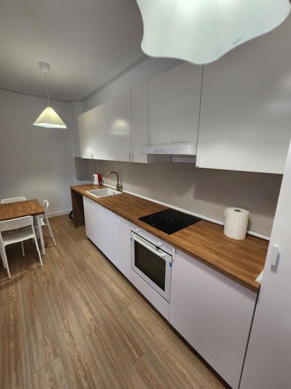 Apartament cu 3 camere semidecomandat în Dămăroaia