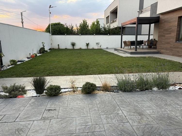Casă cu 4 camere în Preajba