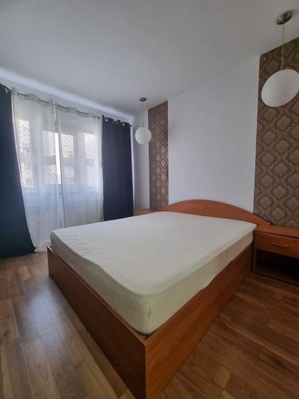Apartament cu 3 camere decomandat în Apusului