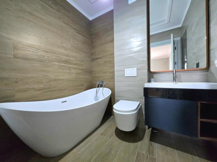 Apartament cu 4 camere decomandat în Galata