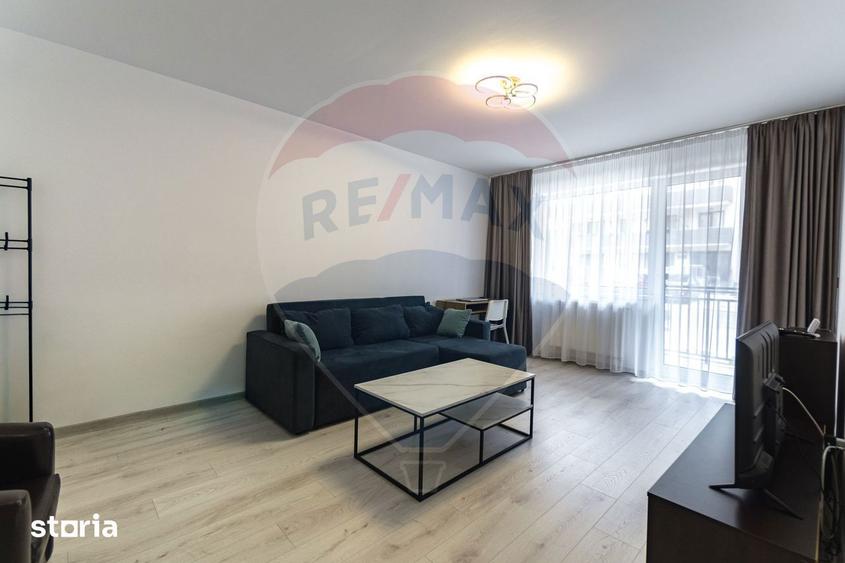 Apartament cu 3 camere, mobilat în Tractorul