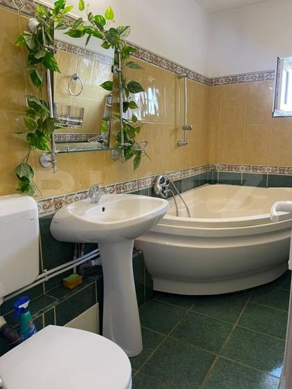Apartament cu 4 camere semidecomandat, mobilat în Plopilor