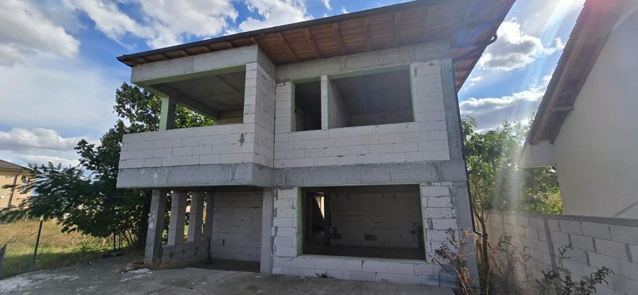 Casă individuală cu 6 camere cu Teren 450 Mp în Valu lui Traian