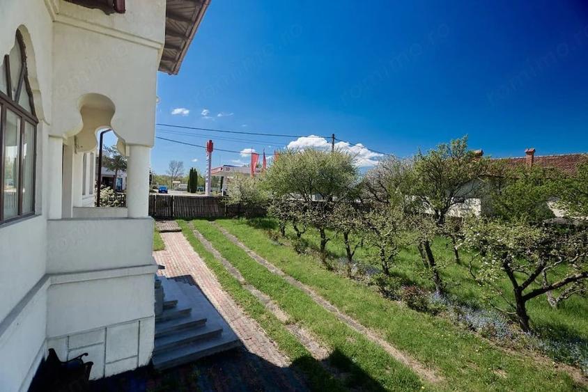 Casă cu 4 camere cu Teren 9915 Mp în Central