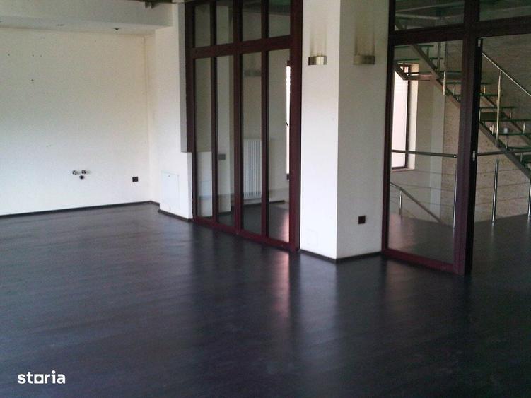 Apartament cu 4 camere în Arcul de Triumf