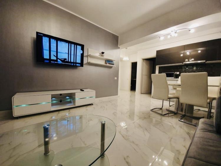 Apartament cu 2 camere semidecomandat, mobilat în Central