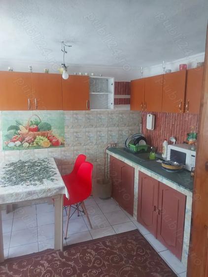 Casă cu 6 camere cu Teren 1350 Mp în Vale