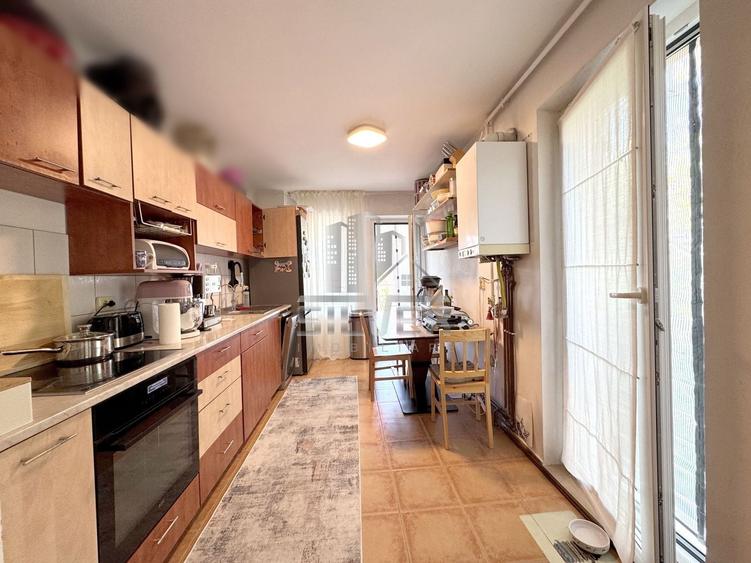 Apartament cu 3 camere semidecomandat, mobilat în Zorilor
