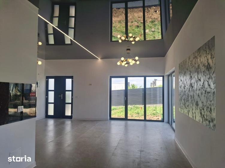 Casă cu 5 camere cu Teren 500 Mp în Bucium
