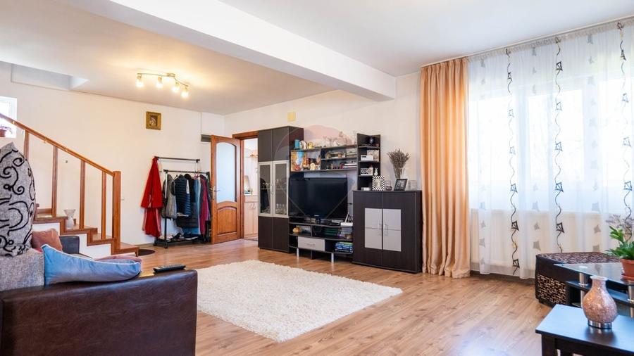 Casă cu 5 camere cu Teren 488 Mp în Bâcu