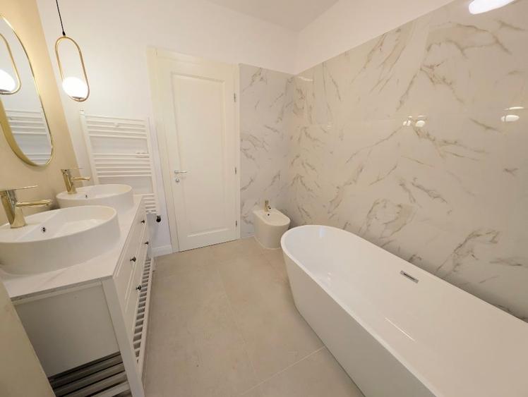 Apartament cu 3 camere decomandat, mobilat în Zorilor
