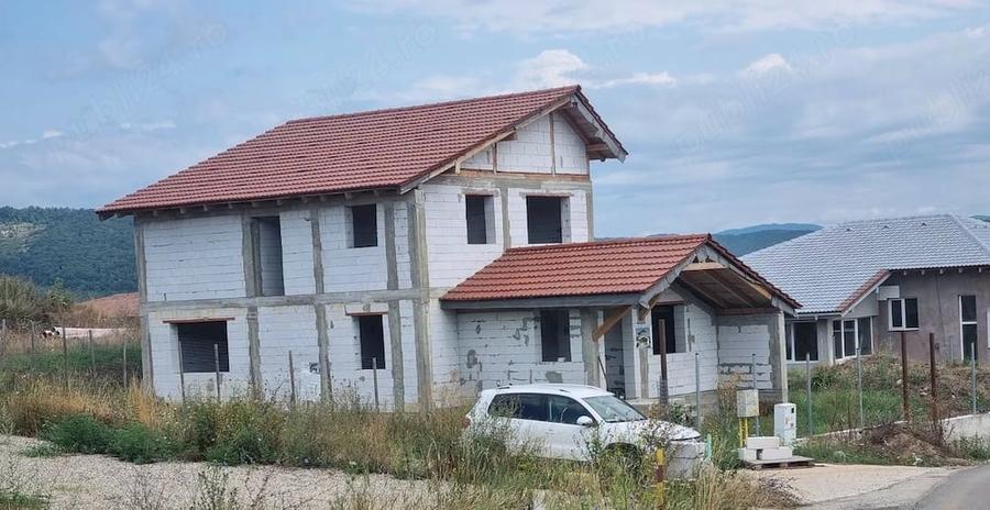 Casă cu Teren 600 Mp în Mintia