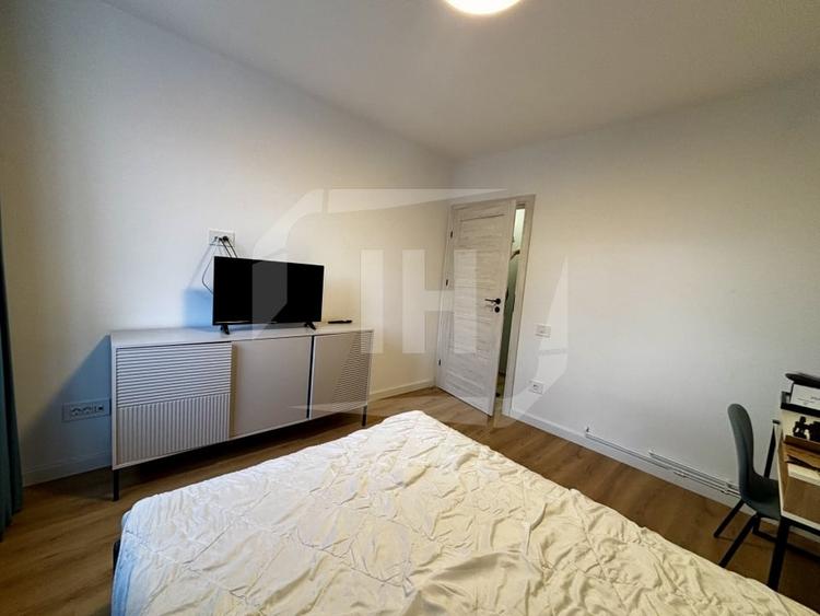 Apartament cu 3 camere semidecomandat, mobilat în Central