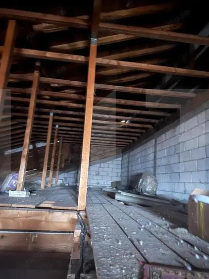 Casă cu 10 camere cu Teren 950 Mp în Fratelia